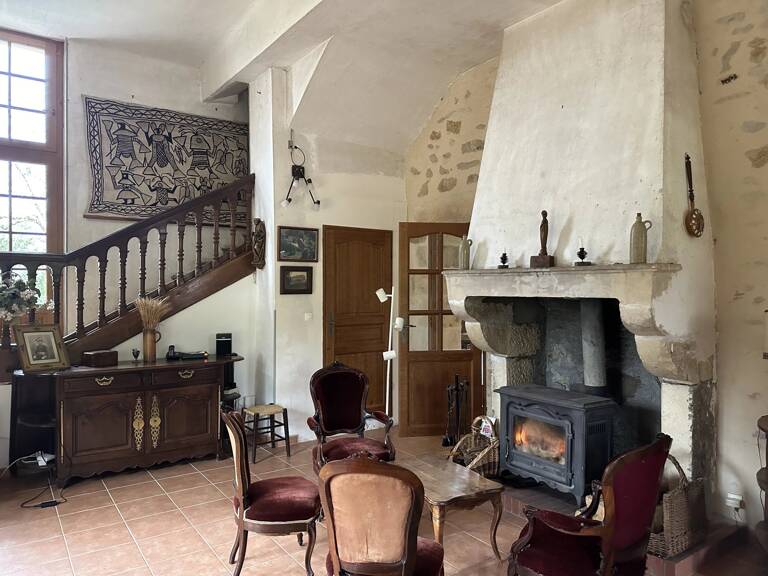 Maison de caractère mitoyenne, au coeur des amognes — photo 1