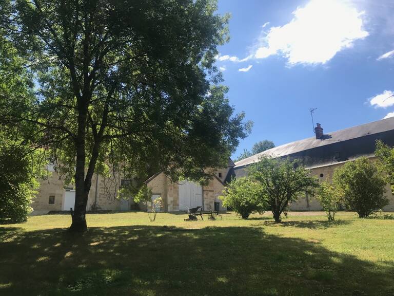 Maison de caractère mitoyenne, au coeur des amognes — photo 1