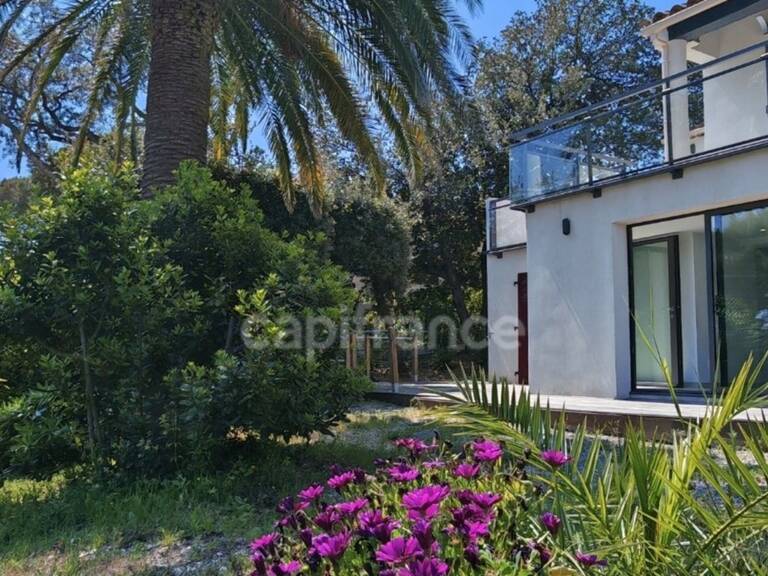 LES ISSAMBRES – PRESTATIONS HAUT DE GAMME – JARDIN PRIVATIF – PISCINE – APERÇU MER — photo 1