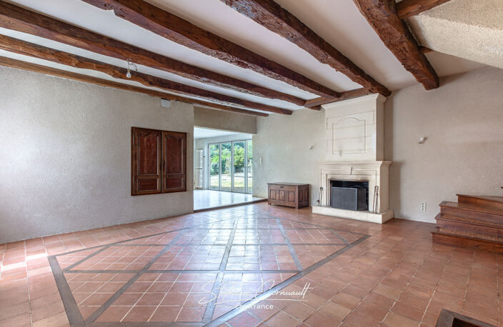 Maison familiale de 190m² avec dépendances au coeur de Neuvic — photo 2