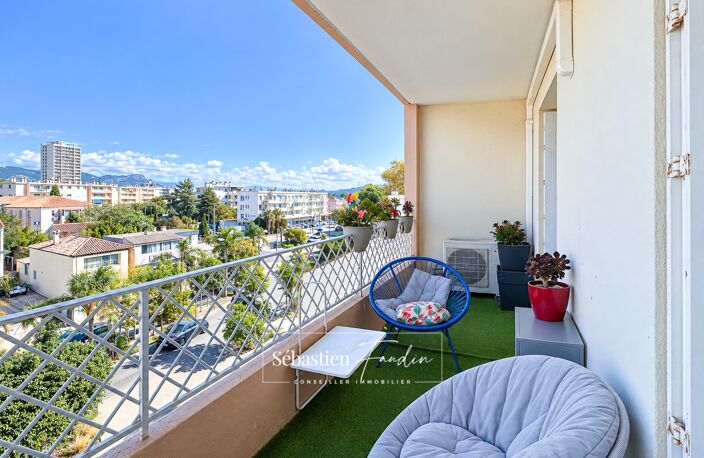 Appartement à vendre 3 pièces LA SEYNE SUR MER (83) - 74,5 m² - 2 balcons - 500 m de la plage Mar Vivo - dernier étage - stationnement privatif - climatisation réversible — photo 3