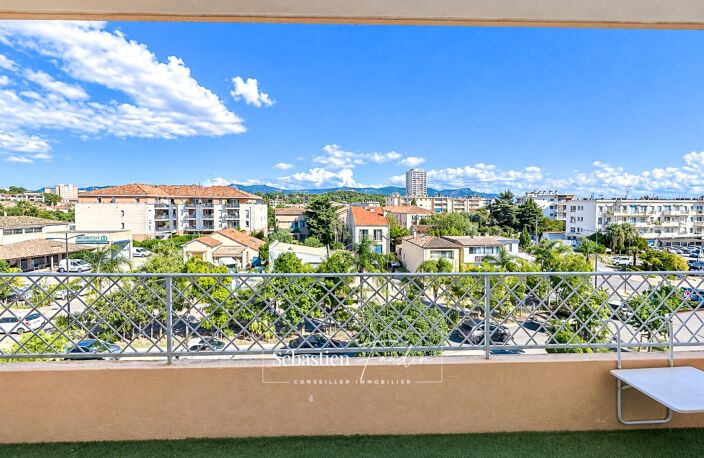 Appartement à vendre 3 pièces LA SEYNE SUR MER (83) - 74,5 m² - 2 balcons - 500 m de la plage Mar Vivo - dernier étage - stationnement privatif - climatisation réversible — photo 4