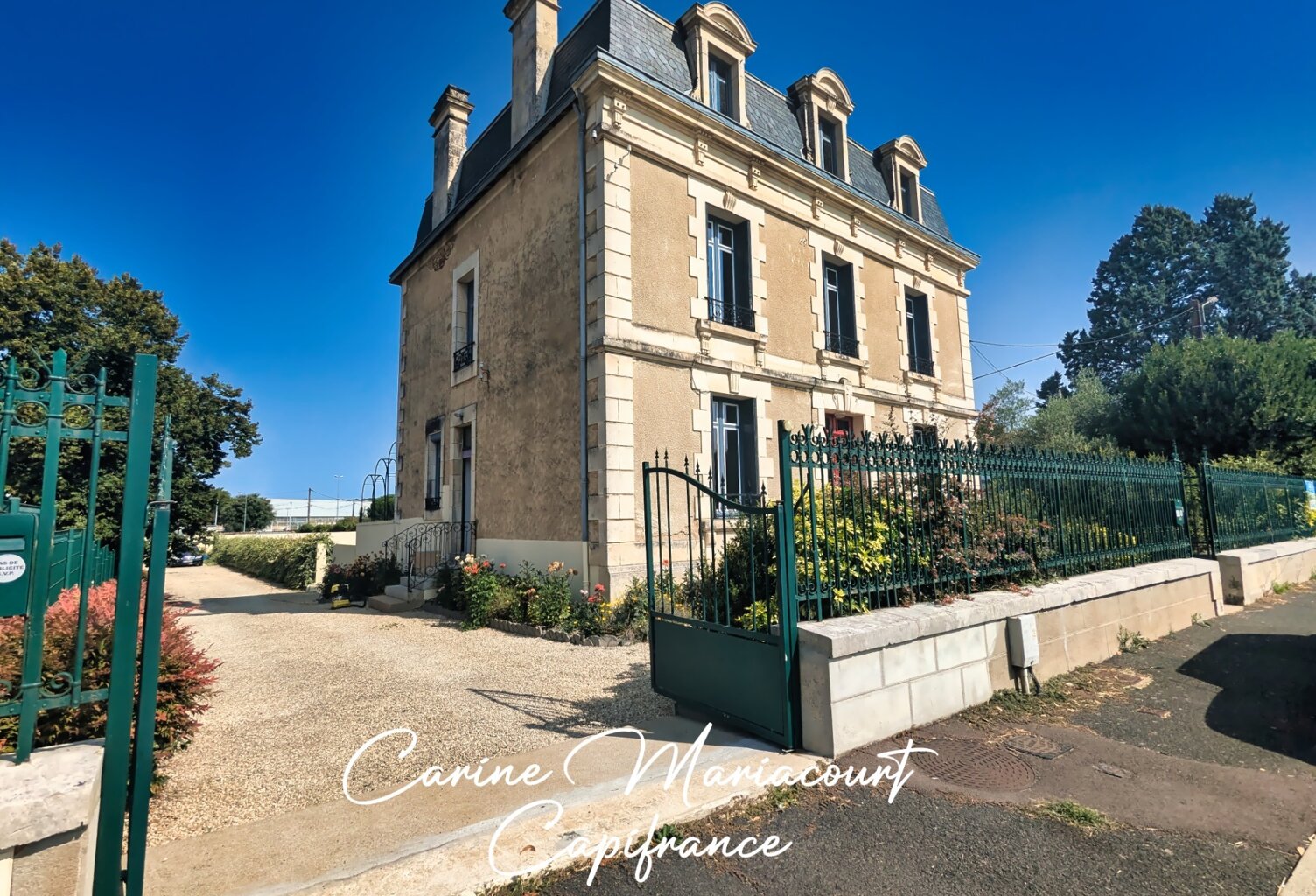 MAISON DE MAITRE AVEC PISCINE à 25 minutes de Niort- 5 CHAMBRES - TERRAIN CLOS DE 1203 M2 — photo 1