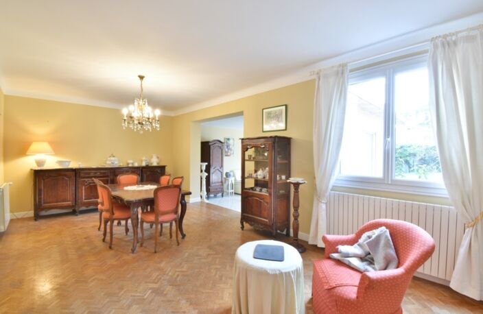 Une maison lumineuse avec piscine et jardin, à vivre pleinement au cœur de Villeneuve-sur-Lot — photo 4