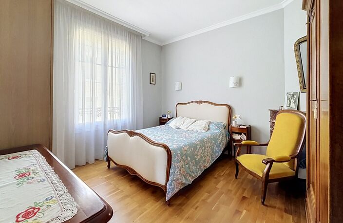 Maison à vendre 5 pièces TOURS, quartier Rabelais Bretonneau Saint Eloi, rue Victor Hugo, 4 chambres, jardin et accès voiture — photo 5