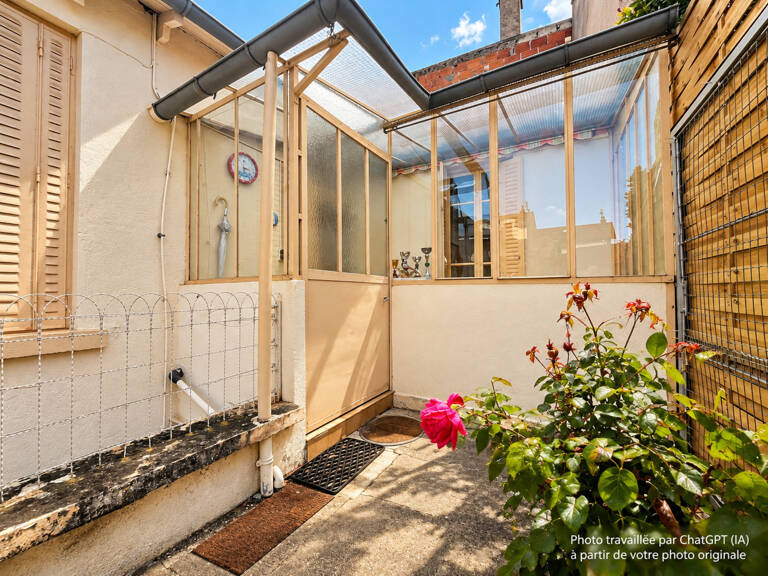 ROANNE – MAISONNETTE DE 49,50 M² – 1 CHAMBRE – COUR D’ENVIRON 200 M² ET DÉPENDANCES — photo 1