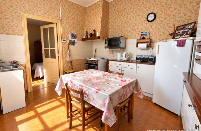 ROANNE – MAISONNETTE DE 49,50 M² – 1 CHAMBRE – COUR D’ENVIRON 200 M² ET DÉPENDANCES — photo 3