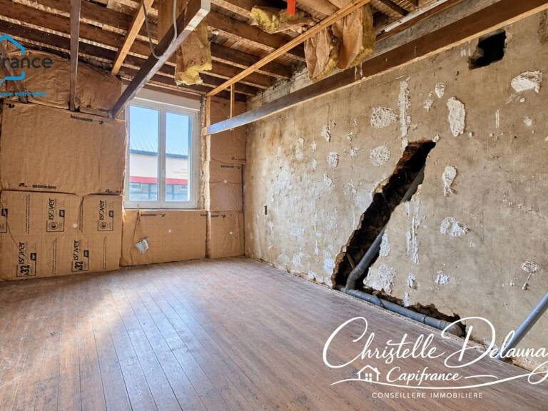 Maison de bourg lumineuse de 84 m² – Beau potentiel en plein centre de Villaines-la-Juhel — photo 1