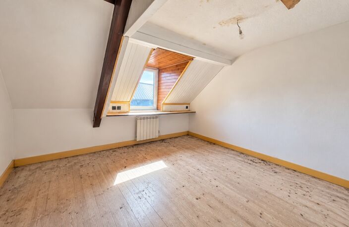 Maison de bourg lumineuse de 84 m² – Beau potentiel en plein centre de Villaines-la-Juhel — photo 4
