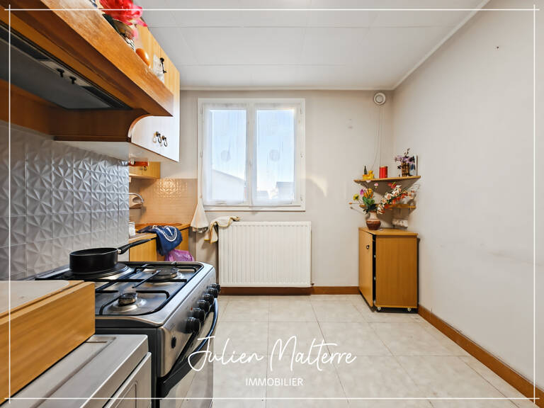 LA RICAMARIE - Appartement 3 pièces en rez-de-chaussée de 52,83 m², 2 chambres, cave et grand garage — photo 1