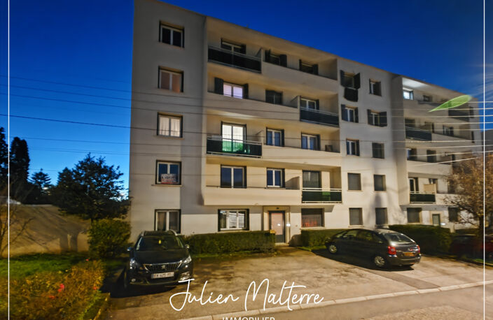 LA RICAMARIE - Appartement 3 pièces en rez-de-chaussée de 52,83 m², 2 chambres, cave et grand garage — photo 2