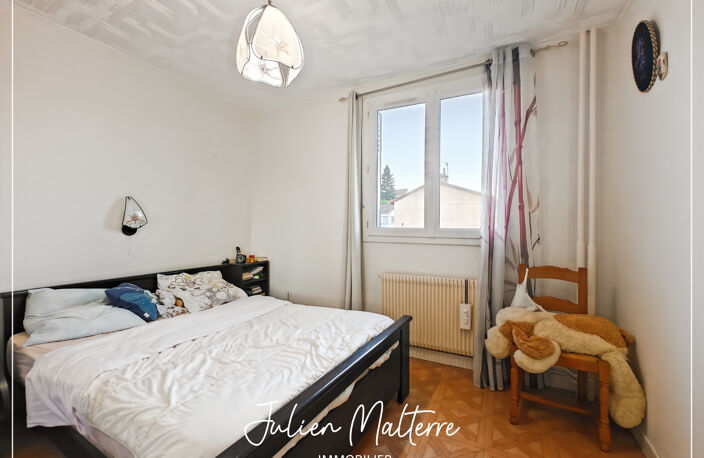 LA RICAMARIE - Appartement 3 pièces en rez-de-chaussée de 52,83 m², 2 chambres, cave et grand garage — photo 3