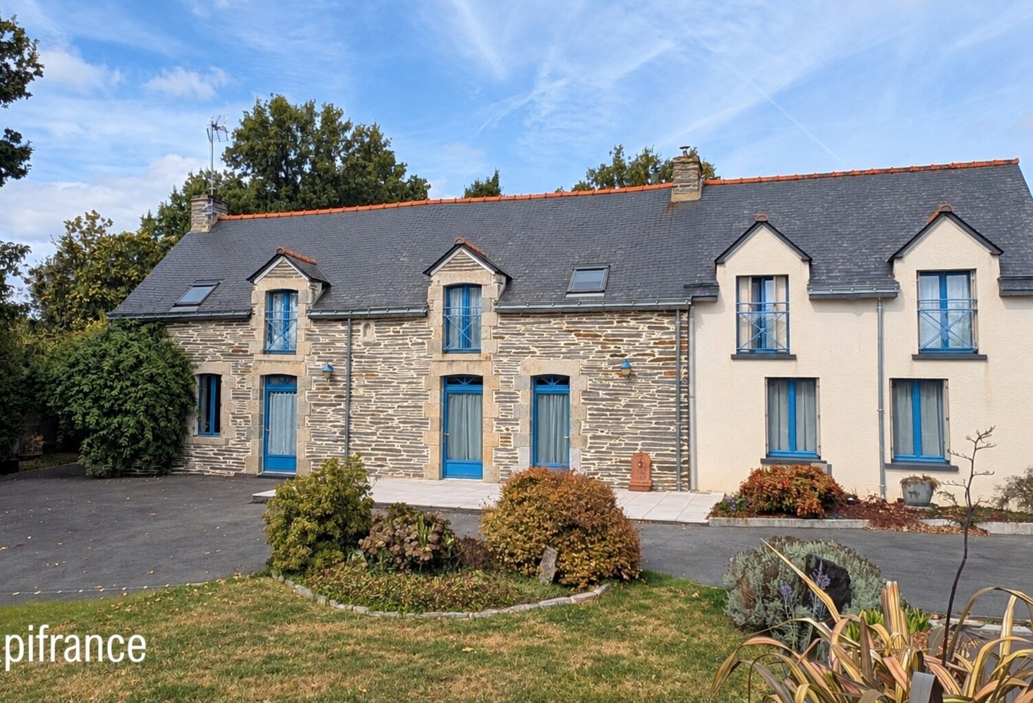 SAINT-JUST – LONGÈRE BRETONNE 240 M² – 5 CHAMBRES – TERRAIN 2 369 M² – GRANDES DÉPENDANCES — photo 1