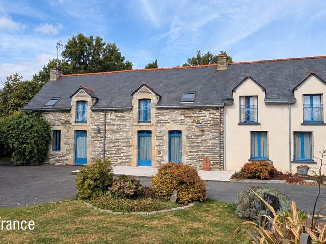 SAINT-JUST – LONGÈRE BRETONNE 240 M² – 5 CHAMBRES – TERRAIN 2 369 M² – GRANDES DÉPENDANCES — photo du bien