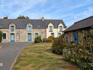 SAINT-JUST – LONGÈRE BRETONNE 240 M² – 5 CHAMBRES – TERRAIN 2 369 M² – GRANDES DÉPENDANCES — photo 2