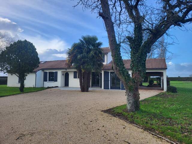 Maison à vendre 7 pièces proche de AIRVAULT (79) Terrain 7 446 m² — photo du bien