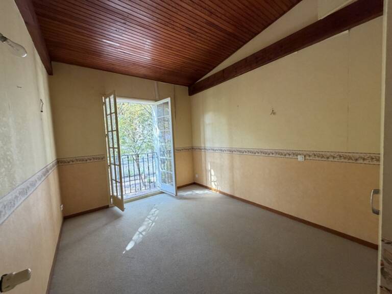 Maison de 14 pièces à vendre à Sisteron (04) avec jardin et garages — photo 1