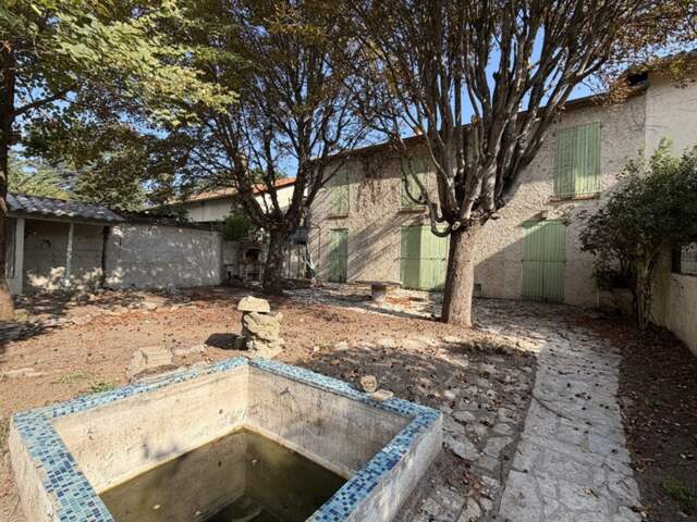 Maison de 14 pièces à vendre à Sisteron (04) avec jardin et garages — photo du bien
