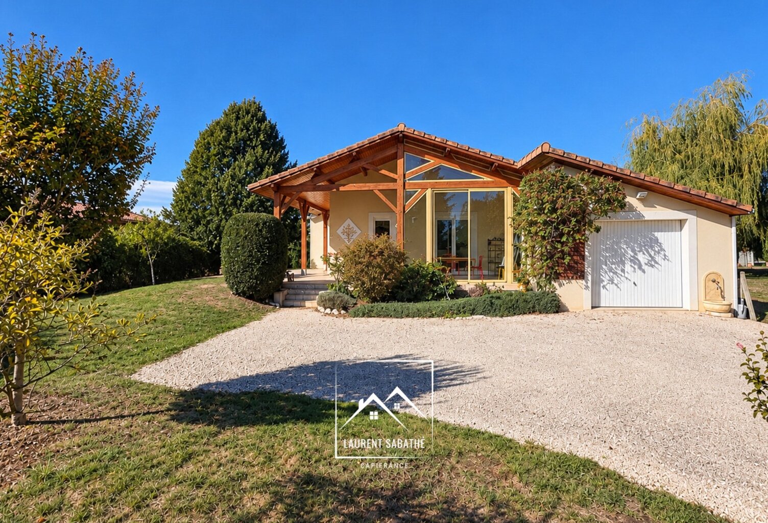 MONTRÉJEAU (31) – À VENDRE – Maison de plain-pied de 124 m² – 3 chambres et bureau – Véranda, garage et terrain de 2 576 m² — photo 1