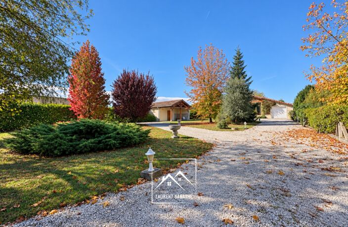 MONTRÉJEAU (31) – À VENDRE – Maison de plain-pied de 124 m² – 3 chambres et bureau – Véranda, garage et terrain de 2 576 m² — photo 2