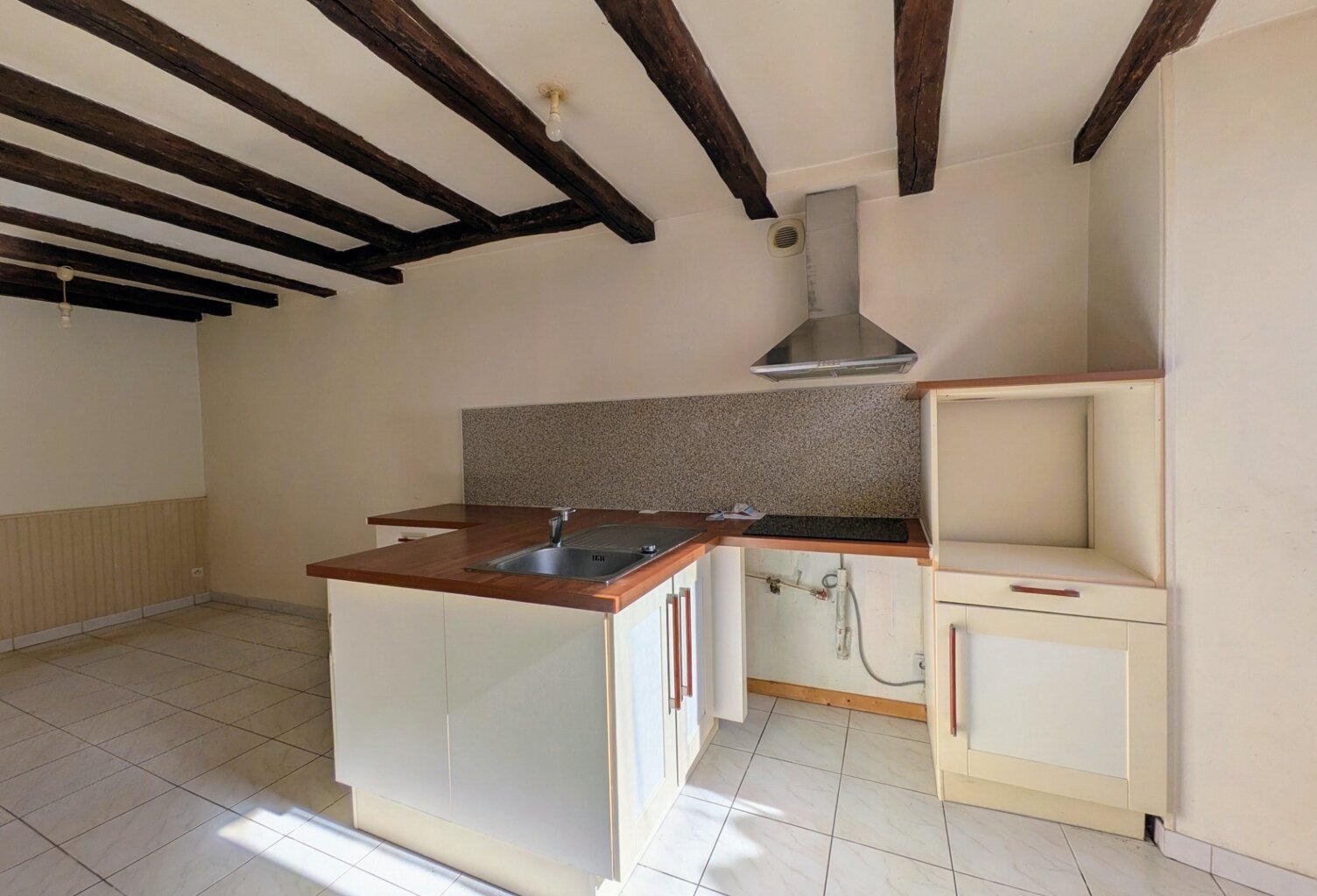Maison à vendre - NUEIL LES AUBIERS (79) — photo 1