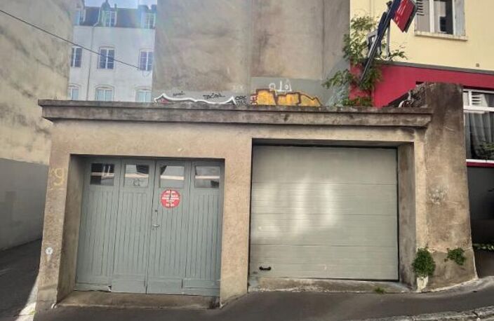 GARAGE - RUE FOURCROY — photo 2