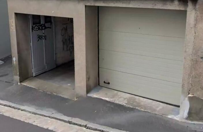 GARAGE - RUE FOURCROY — photo 3
