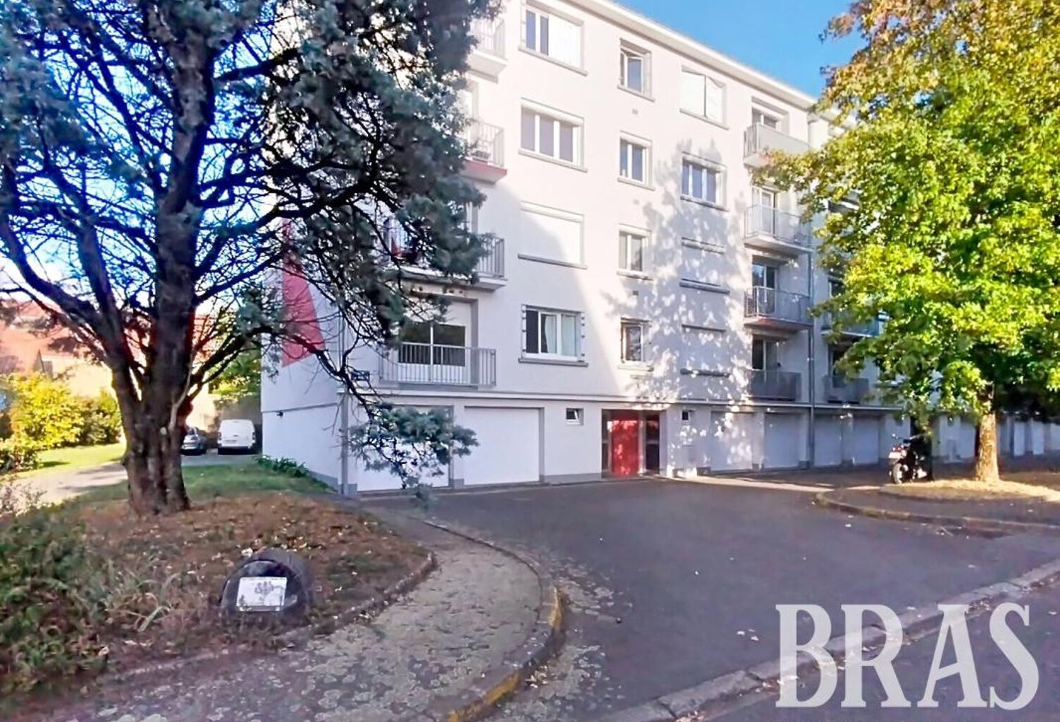 Appartement Rezé 2 pièces avec balcon, cave et garage — photo 1