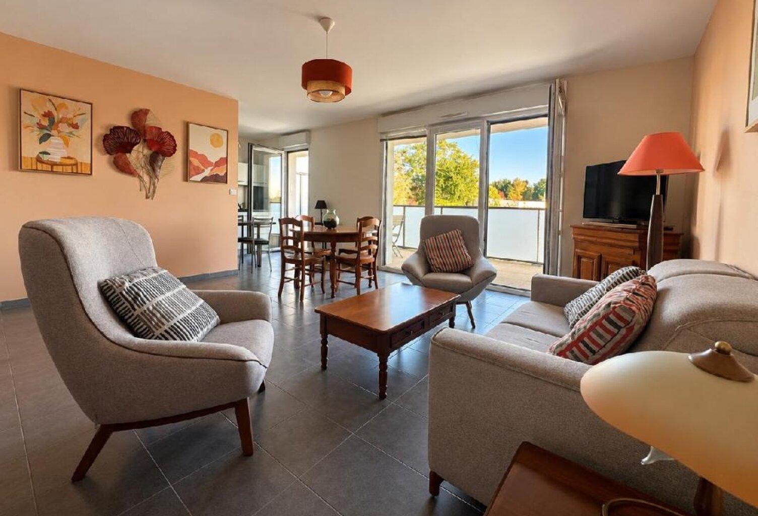 Vertou - Proche bourg - T3 de 79 m² - En parfait état - Grand balcon - 2 places de parking en sous-sol — photo 1