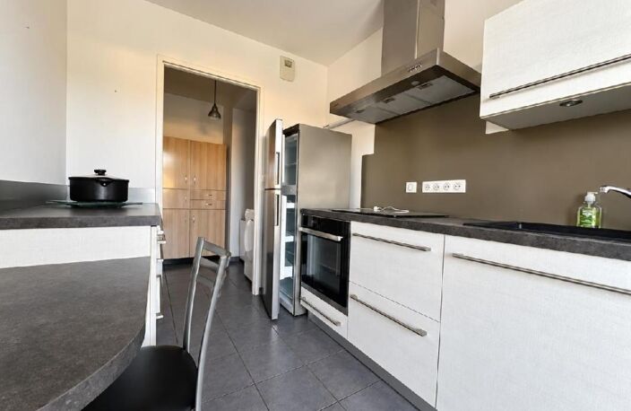 Vertou - Proche bourg - T3 de 79 m² - En parfait état - Grand balcon - 2 places de parking en sous-sol — photo 4