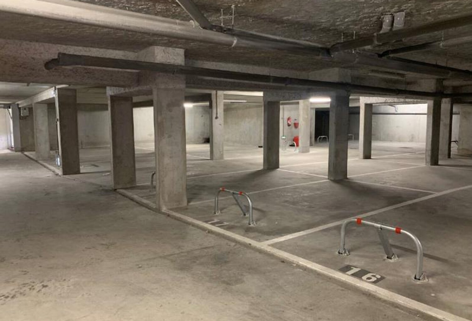 CASE DE PARKING PROTEGEE LYON 03 — photo 1
