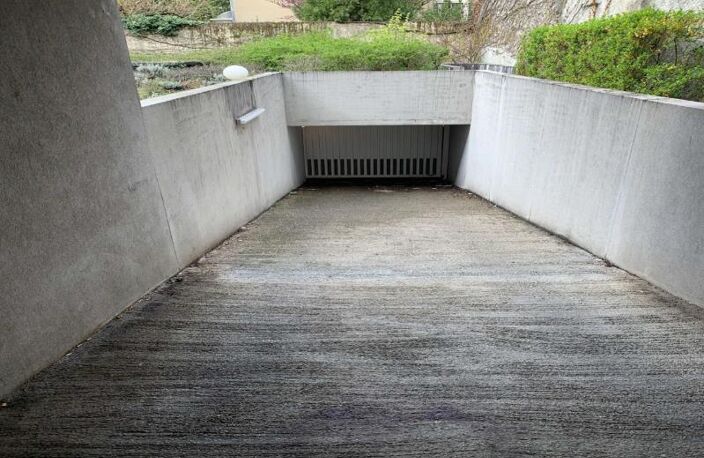 CASE DE PARKING PROTEGEE LYON 03 — photo 2
