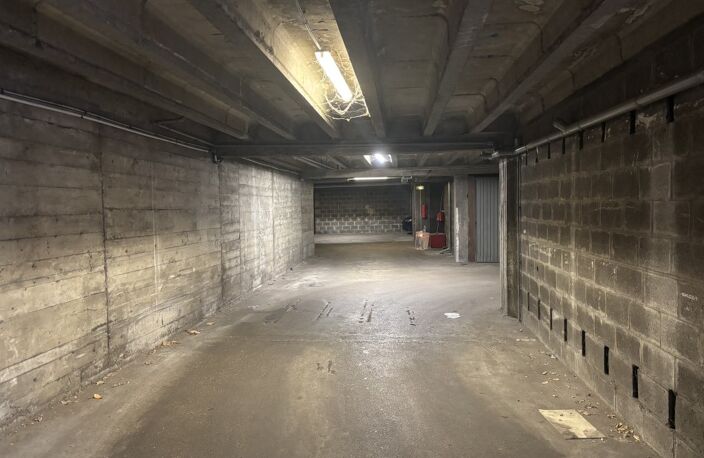 PARKING - RUE DE LA POMPE — photo 3