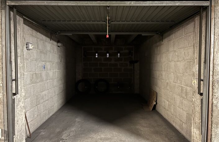 PARKING - RUE DE LA POMPE — photo 4