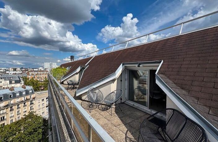 PARIS 15ème – VAUGIRARD – BIEN D'EXCEPTION RÉNOVÉ – TERRASSE DE 39 M² AVEC VUE PANORAMIQUE SUR PARIS — photo 2