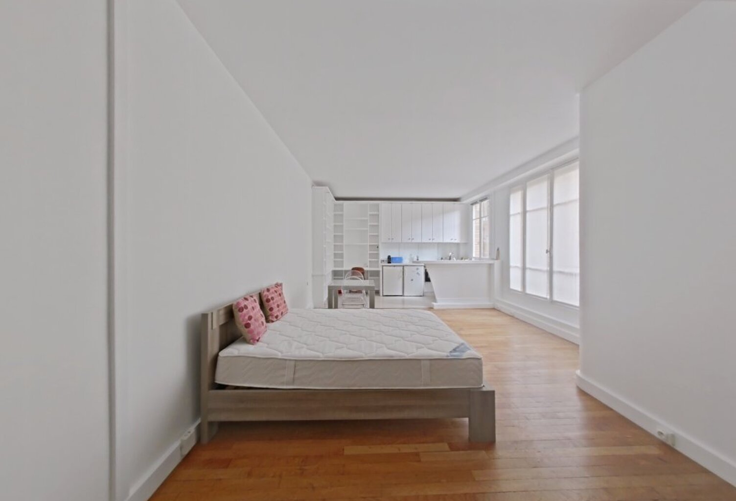 GRAND STUDIO MEUBLE - MONTMARTRE — photo 1
