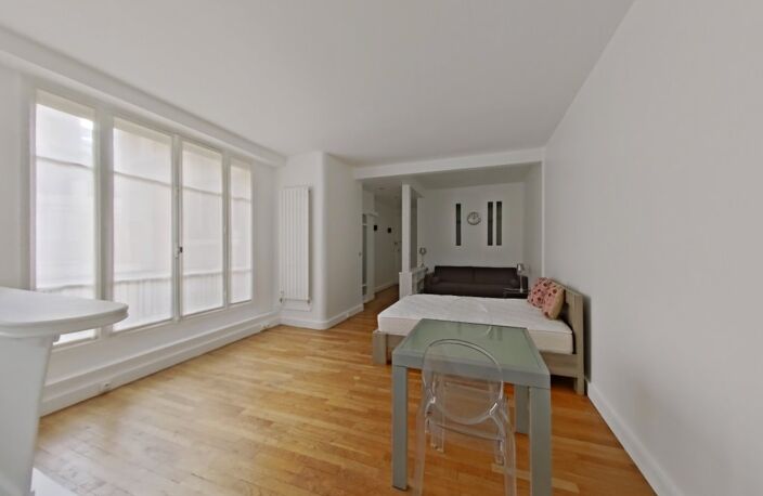 GRAND STUDIO MEUBLE - MONTMARTRE — photo 2