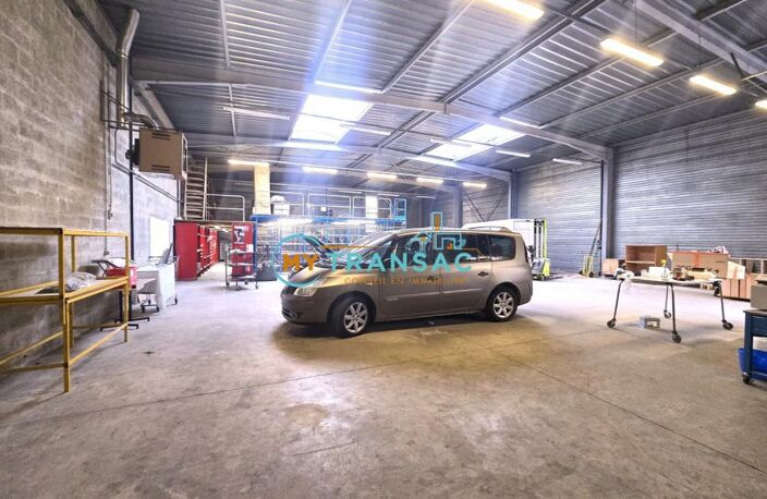 A VENDRE - RARE - MyTransac vous propose sur Croissy Beaubourg , un local d'activité de 560m² avec cours privative — photo 2