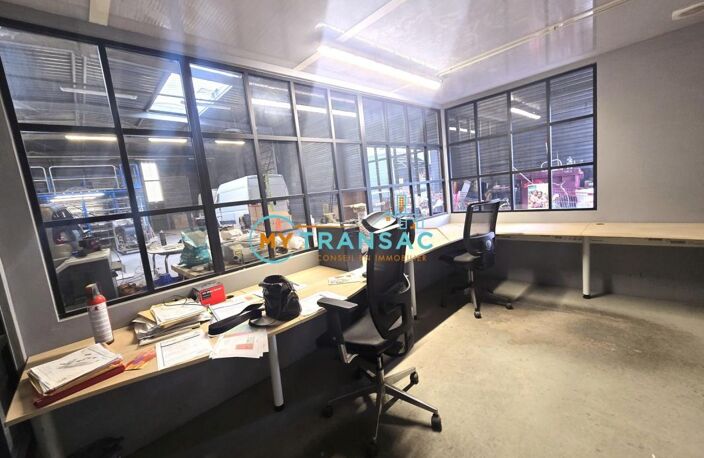 A VENDRE - RARE - MyTransac vous propose sur Croissy Beaubourg , un local d'activité de 560m² avec cours privative — photo 3