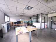 A VENDRE - RARE - MyTransac vous propose sur Croissy Beaubourg , un local d'activité de 560m² avec cours privative — photo 4