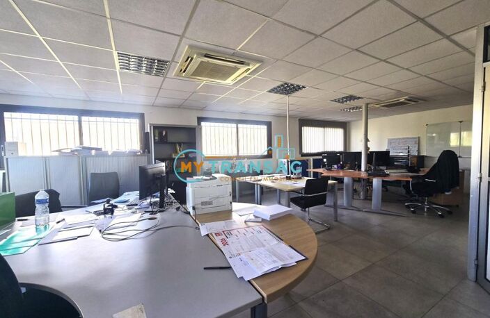 A VENDRE - RARE - MyTransac vous propose sur Croissy Beaubourg , un local d'activité de 560m² avec cours privative — photo 5