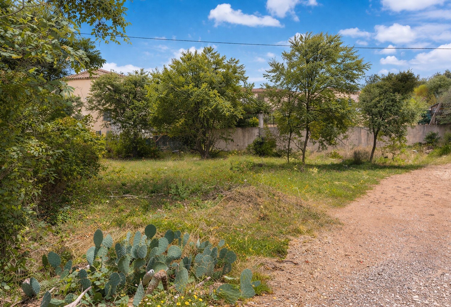 Vente terrain à construire 700 m² Saint-Maximin-la-Sainte-Baume (83470) — photo 1
