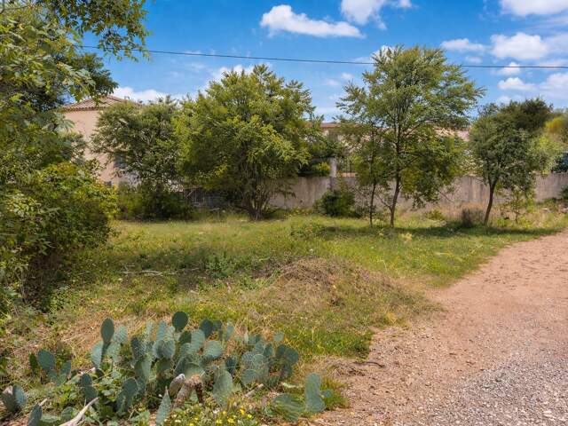 Terrain 700 m² à Saint-Maximin-la-Sainte-Baume — photo du bien