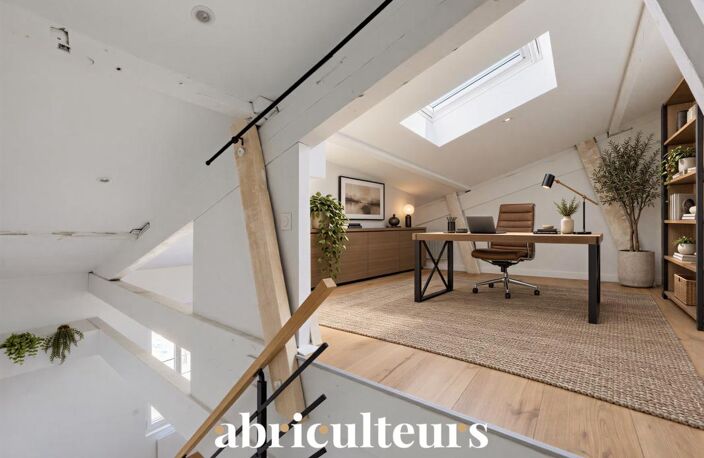 Appartement duplex lumineux grande hauteur sous plafond en vente à Bordeaux 33300 — photo 2