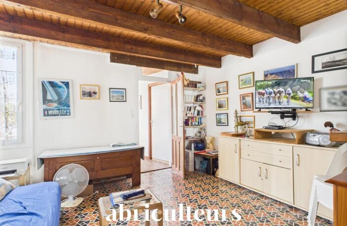 Maison avec grand terrain et dans le centre ville en vente à La Barre-de-Monts (85550) — photo 4