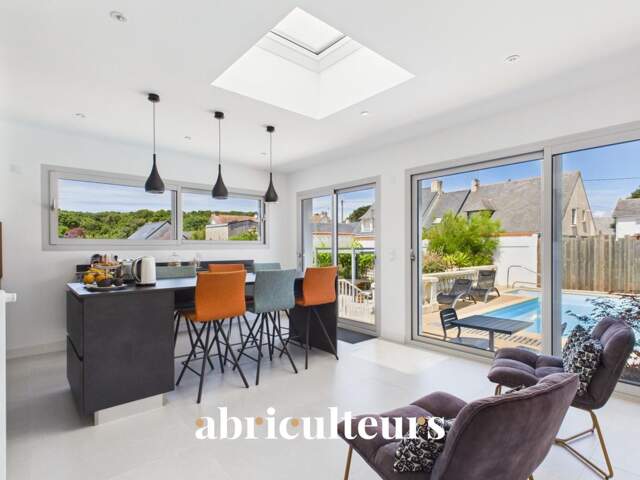 Maison familiale de 141 m² avec jardin, piscine  en vente au Croisic (44490) — photo du bien