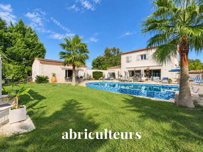 Villa familiale avec piscine et dépendances – La Barben (13330) — photo 1