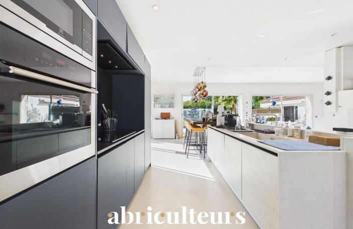 Villa familiale avec piscine et dépendances – La Barben (13330) — photo 4