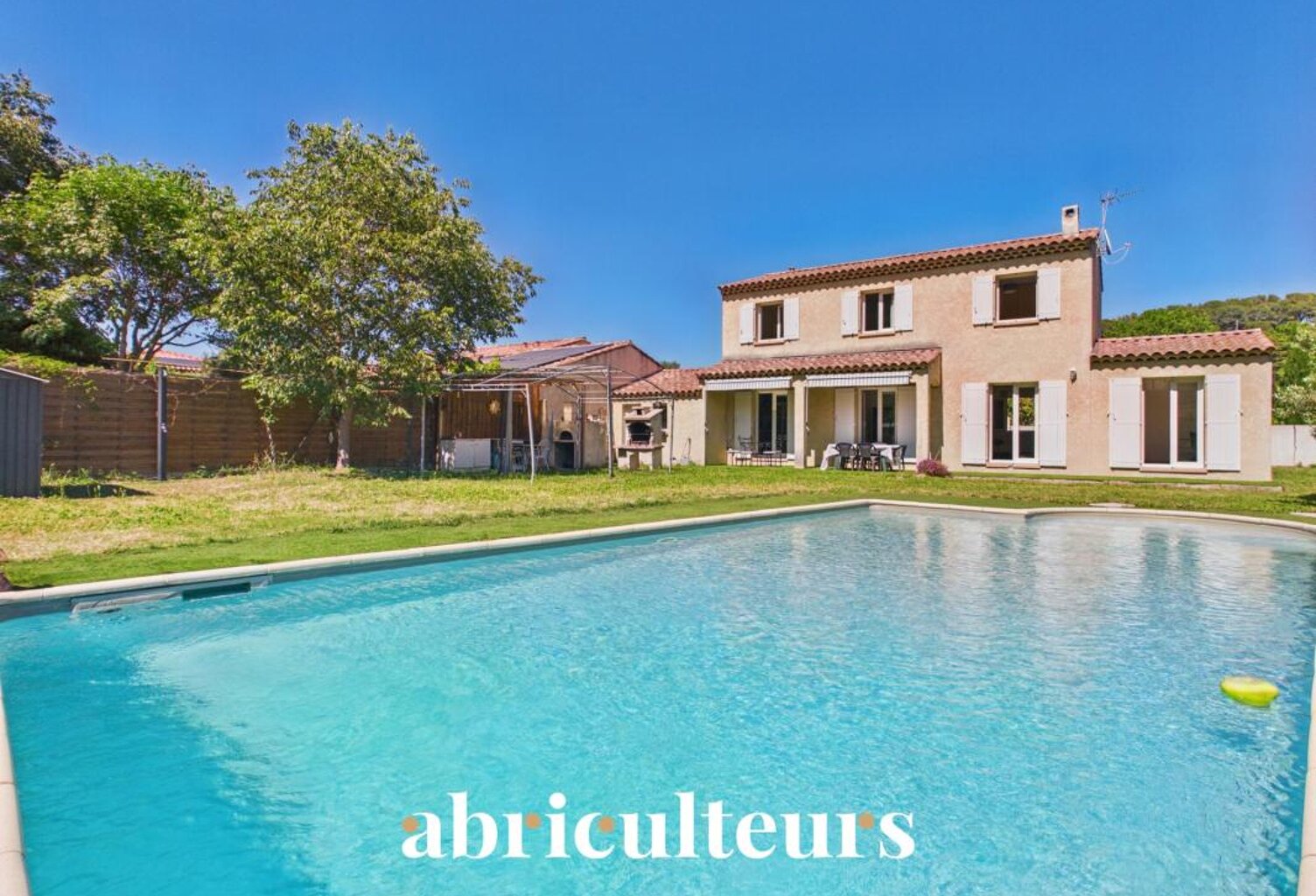 Maison familiale T7 de 128 m² sur parcelle de 1 620 m² avec piscine - Saint-Chamas (13250) — photo 1