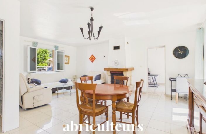 Maison familiale T7 de 128 m² sur parcelle de 1 620 m² avec piscine - Saint-Chamas (13250) — photo 3